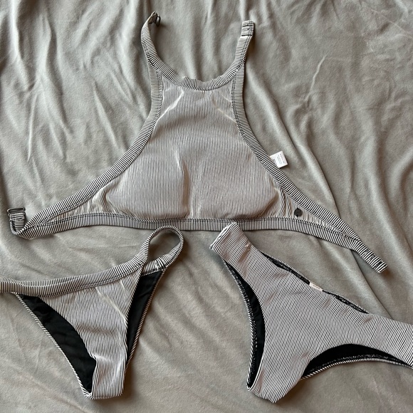 Billabong Mod Move Bikini with two different bottom styles size Medium - Picture 3 of 7